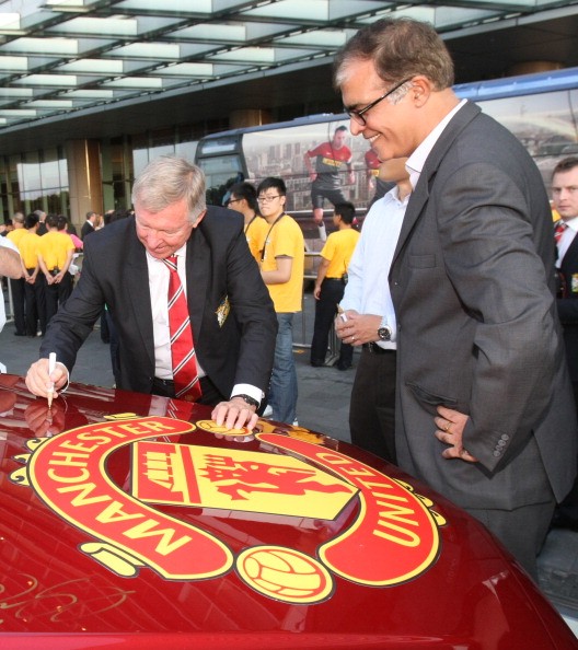 General Motors đã chính thức ký hợp đồng tài trợ có thời hạn bảy năm với Man United để logo của hãng xuất hiện trên áo đấu của đội bóng thành nửa đỏ Manchester từ mùa giải 2014/2015, thay thế cho Aon, hãng sẽ hết hạn hợp đồng tài trợ vào mùa giải 2013/14.